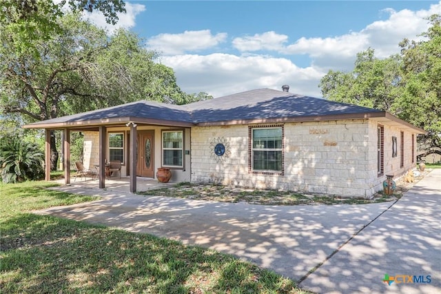 103 Misty Bnd, Floresville, TX 78114 - ranch-style house with roof with shingles