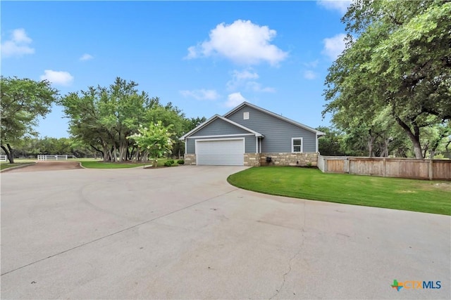 view of front of home featuring a front yard and a garage