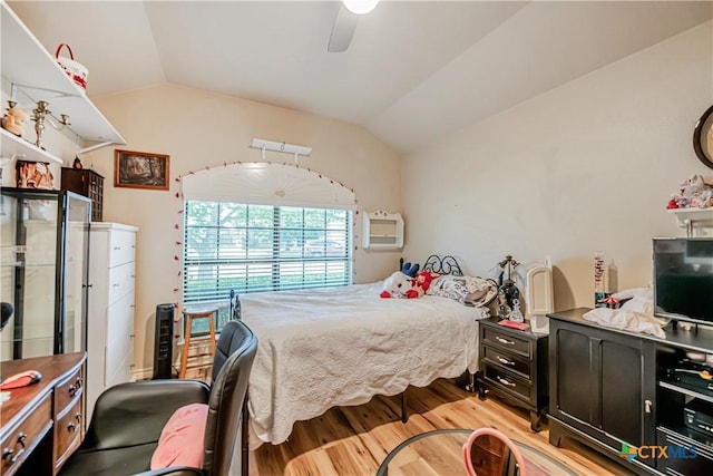 bedroom with lofted ceiling, light wood-style floors, and ceiling fan