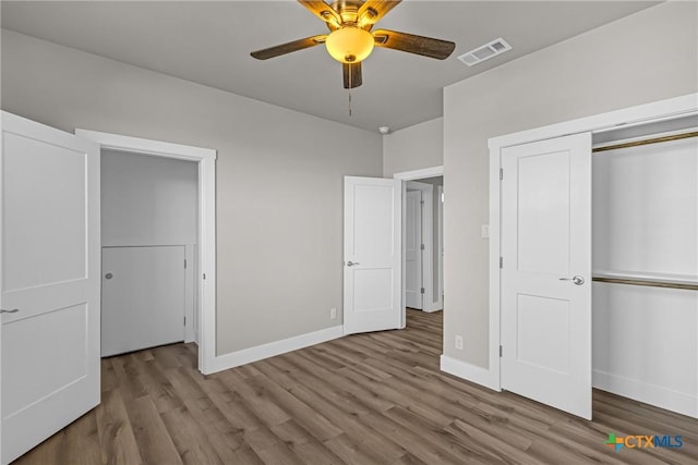 unfurnished bedroom featuring ceiling fan, light wood-type flooring, and a closet