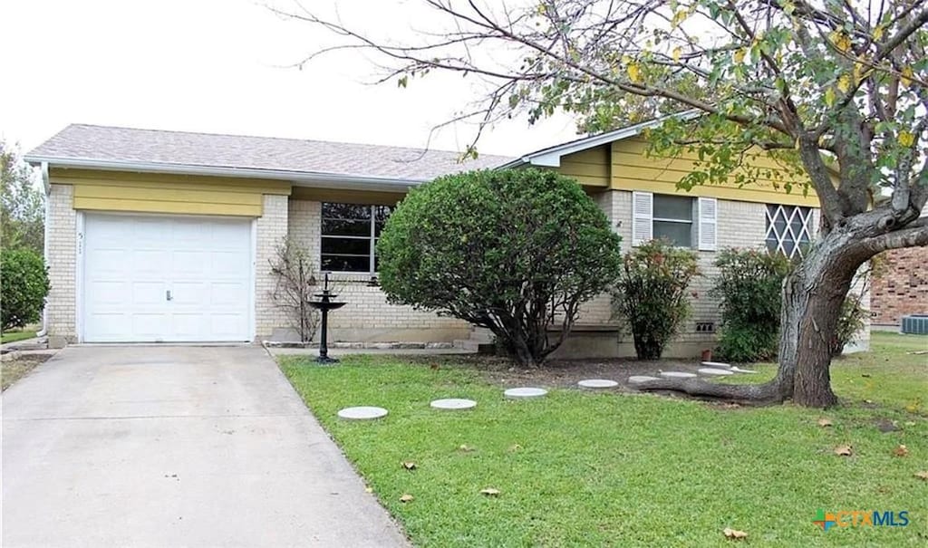 511 Louise St, Copperas Cove, TX 76522 - ranch-style home featuring brick siding, a garage, and a front lawn