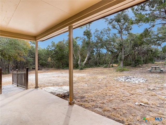 view of yard featuring a patio area