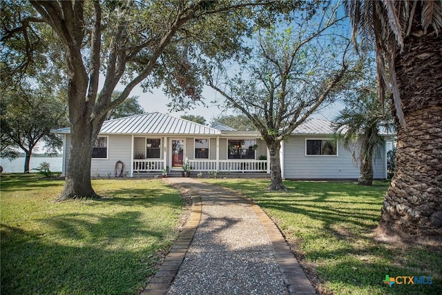 single story home featuring a front yard and covered porch