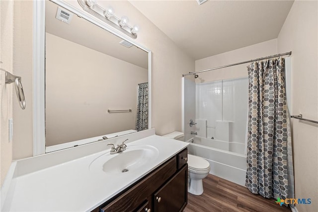 2007 Jefferson Ct, Belton, TX 76513 - bathroom with vanity, wood finished floors, and shower / tub combo