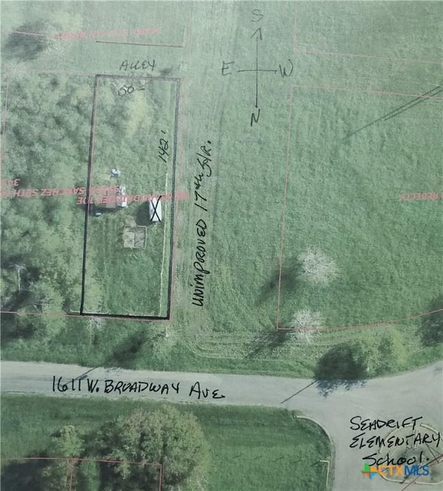1611 W Broadway Ave, Seadrift, TX 77983 - photo 11