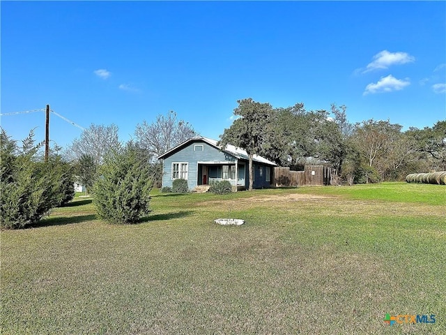 exterior space featuring a front yard