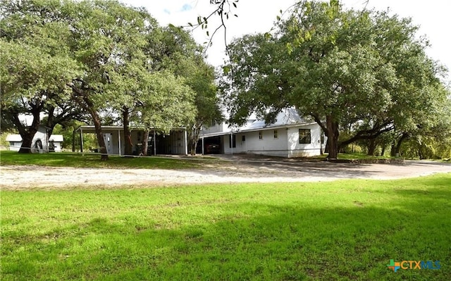 view of front facade with a front lawn