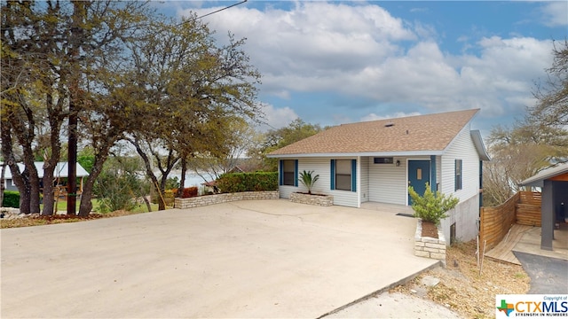 view of front of property