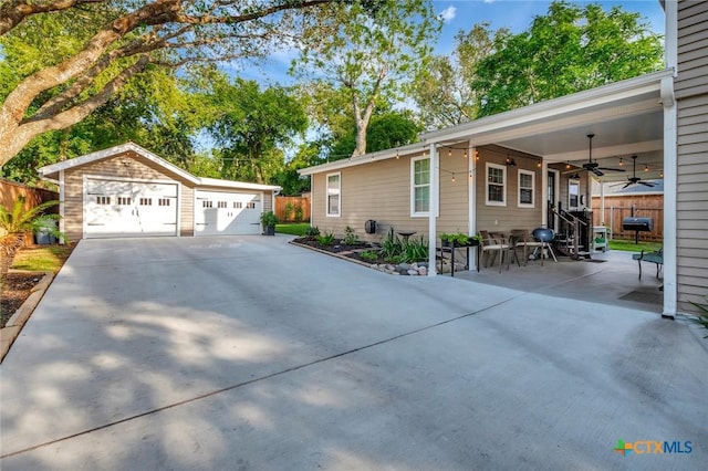 406 S Liberty St, Victoria, TX 77901 - view of front of home featuring an outbuilding, ceiling fan, a detached garage, and fence