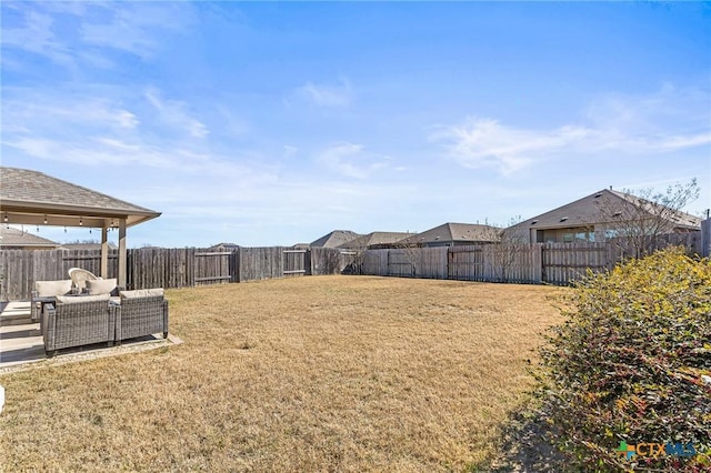 view of yard with an outdoor hangout area