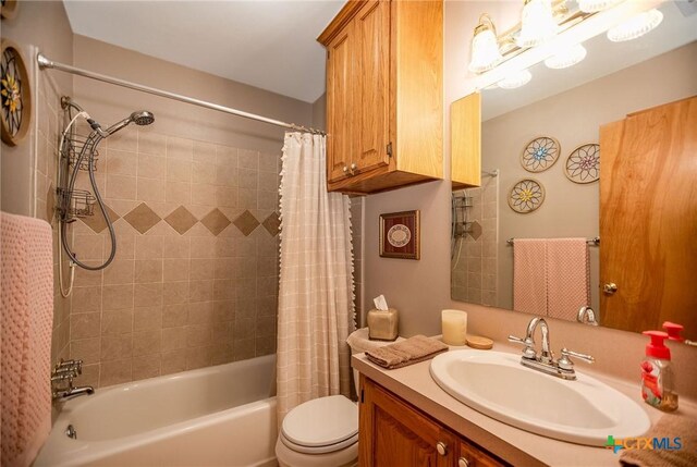 1617 Avalon St, Port Lavaca, TX 77979 - bathroom featuring vanity and shower / tub combo