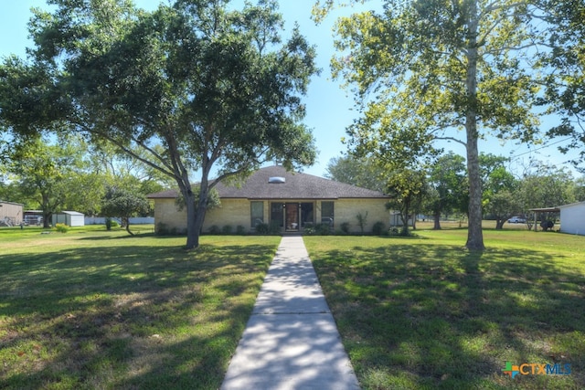 ranch-style home featuring a front lawn