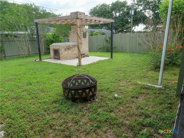 view of yard featuring a fenced backyard and a patio