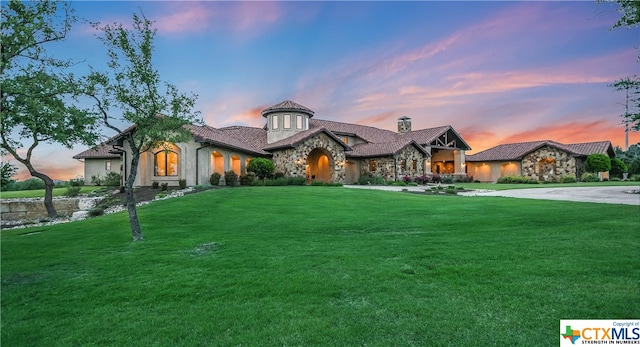 view of front of home featuring a yard