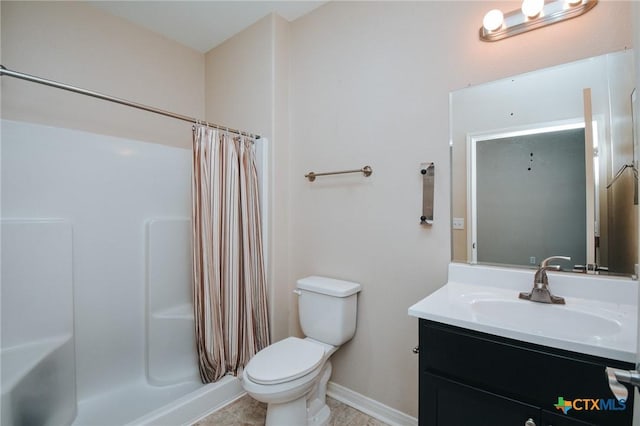 bathroom featuring toilet, baseboards, curtained shower, and vanity