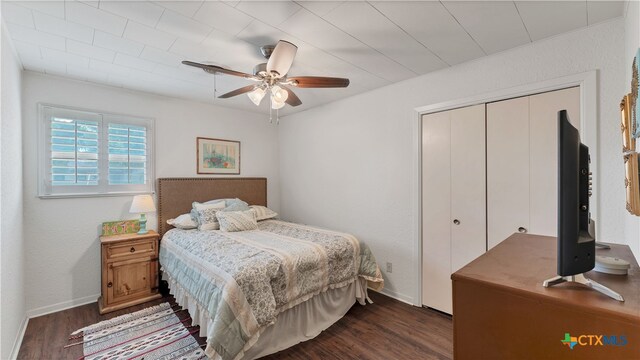 bedroom featuring dark hardwood / wood-style flooring, a closet, and ceiling fan