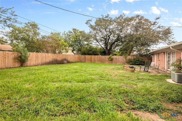 view of yard featuring cooling unit