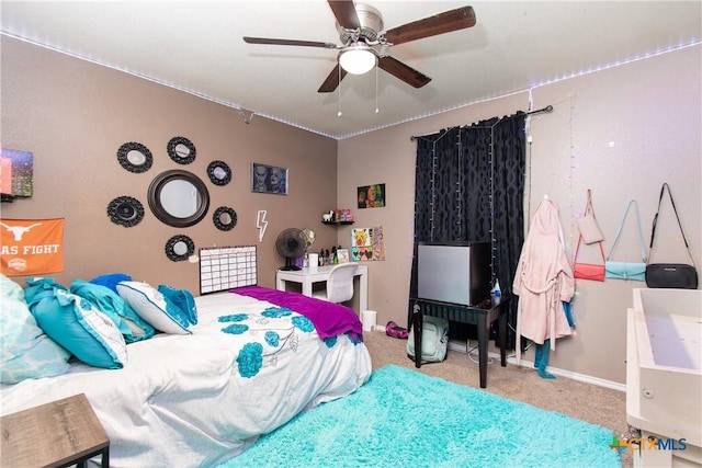 bedroom with a ceiling fan and carpet