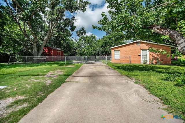 2102 Leon Dr, Port Lavaca, TX 77979 - view of yard with a gate
