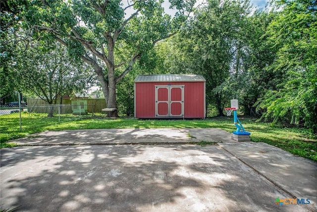 2102 Leon Dr, Port Lavaca, TX 77979 - view of patio / terrace featuring a storage shed