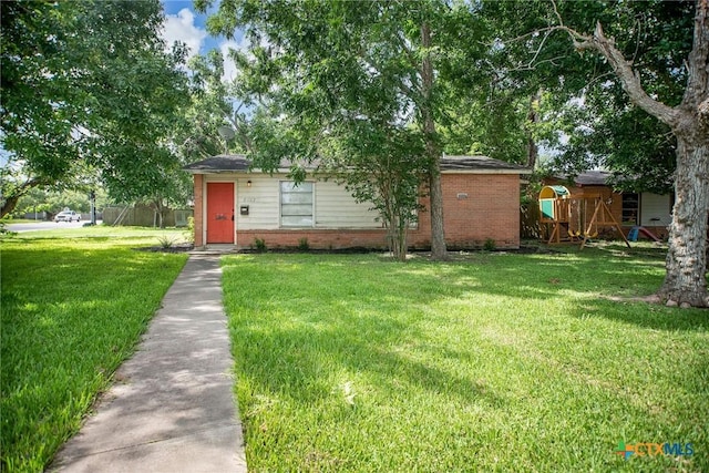2102 Leon Dr, Port Lavaca, TX 77979 - view of front of property featuring a front lawn and brick siding