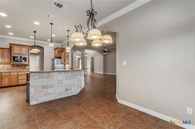kitchen with stainless steel appliances, visible vents, arched walkways, crown molding, and tasteful backsplash