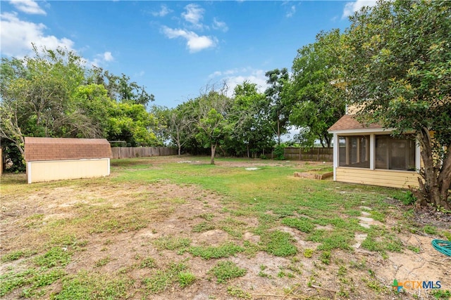 view of yard with a shed