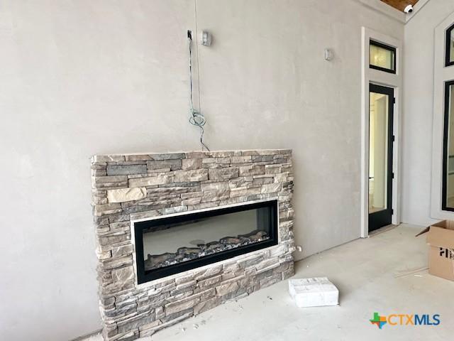 room details featuring a fireplace