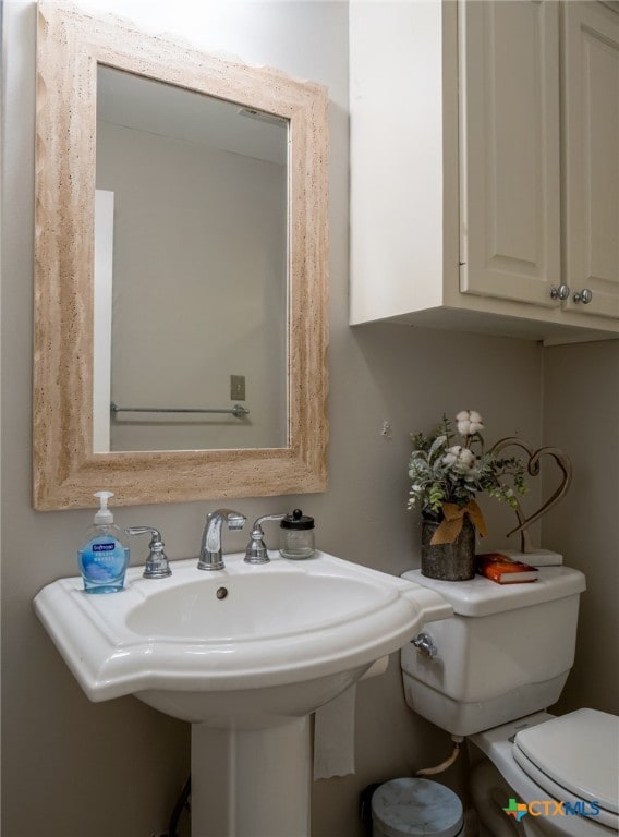 bathroom featuring toilet