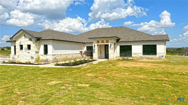 view of front of property with a front yard