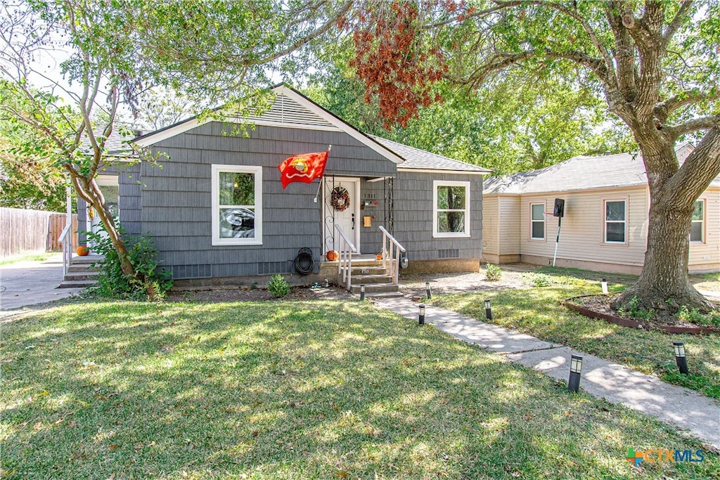 view of front of house with a front yard