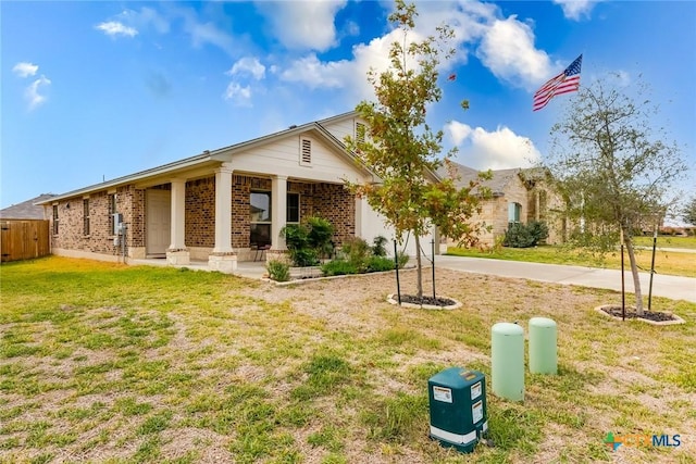 view of front of property featuring covered porch and a front yard