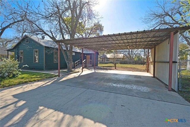 530 E Weinert St, Seguin, TX 78155 - photo 28
