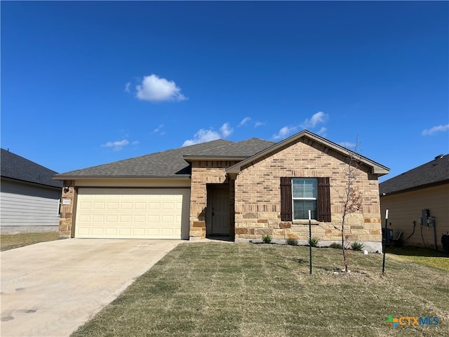 view of front of property featuring a front yard and a garage