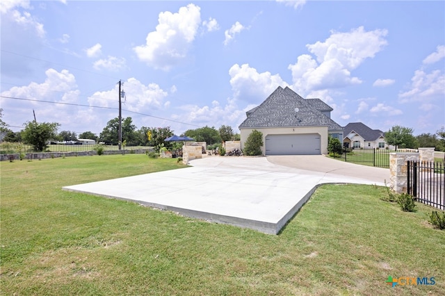 view of yard with a garage