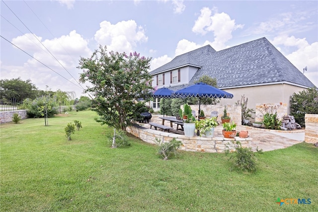 view of yard with a patio