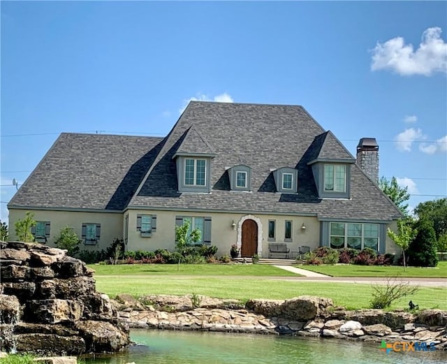 view of front facade with a front lawn