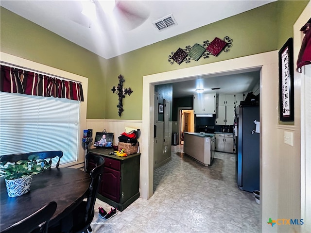 kitchen with ceiling fan