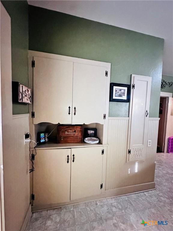 205 Coke St, Yoakum, TX 77995 - interior space