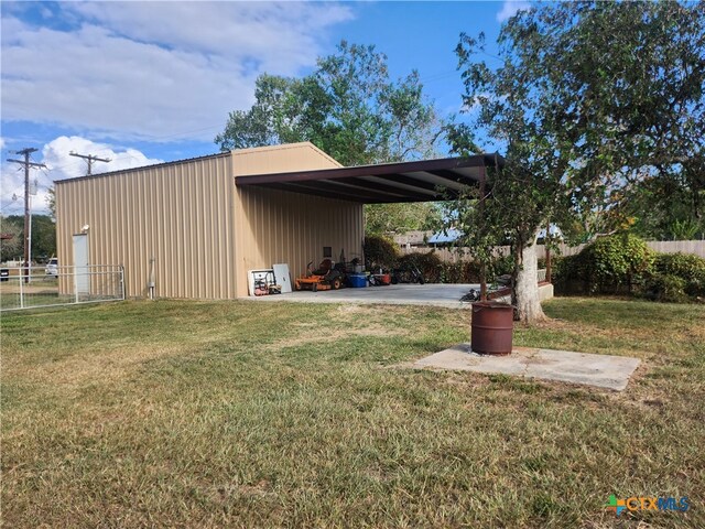 view of yard featuring a carport