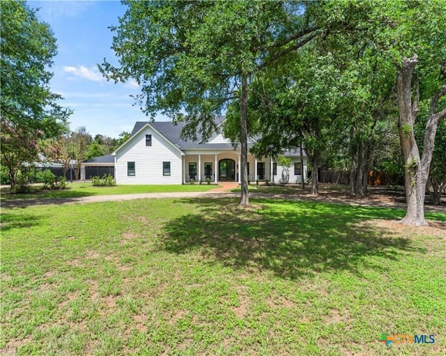 single story home with a front lawn