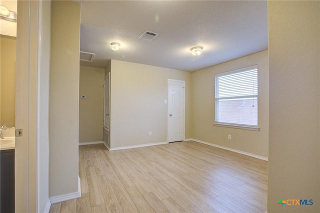 525 Tom Kemp Dr, New Braunfels, TX 78130 - empty room with light wood-type flooring and baseboards