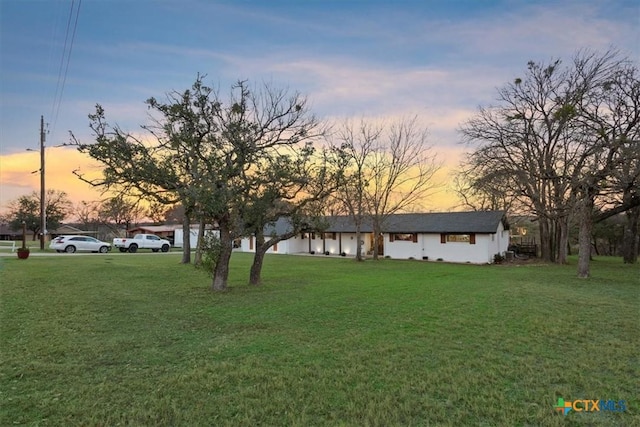 view of front facade featuring a yard