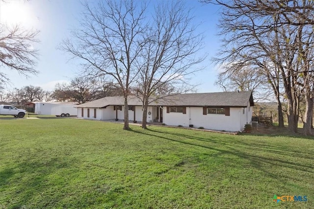 single story home with a front yard