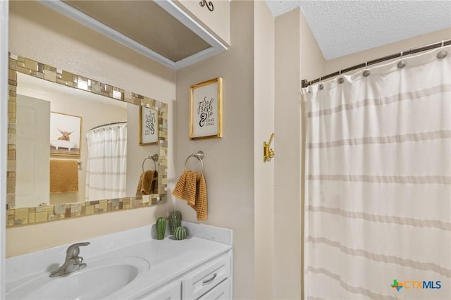 503 Ashland Crk, Victoria, TX 77901 - full bath featuring vanity, curtained shower, and a textured ceiling