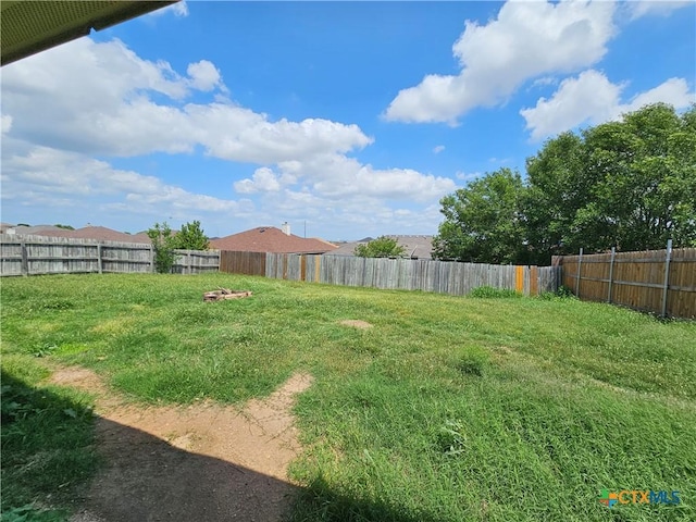 view of yard featuring a fenced backyard