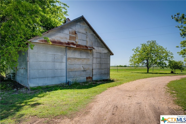 exterior space featuring a lawn