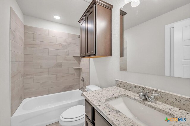 kitchen featuring sink, light wood-type flooring, stainless steel dishwasher, a kitchen island with sink, and pendant lighting