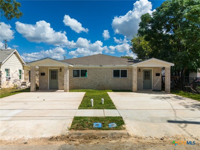 view of front of property