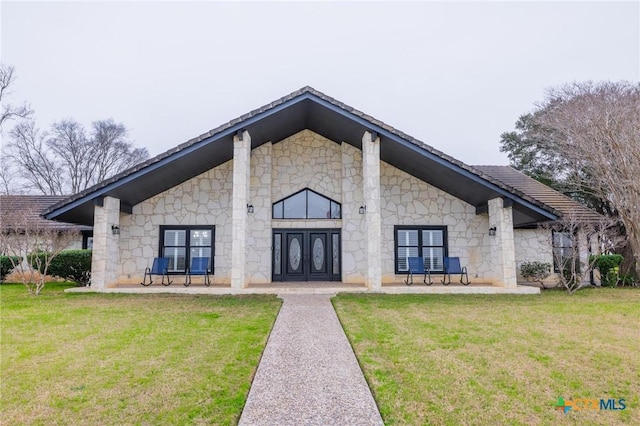 view of front of property with a front lawn